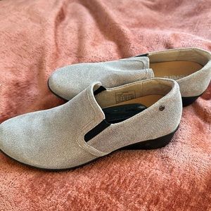 NWB Revere woman Leather Loafers Gold Wash Leather